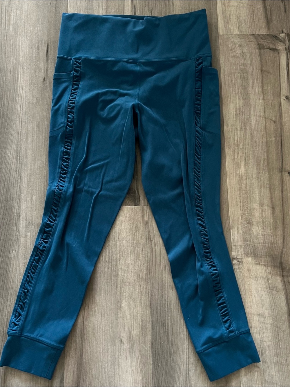 Athleta Salutation Stash II Ruch Craft 7/8 Tight- Teal Medium